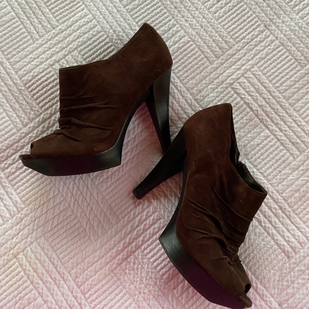 BCBG heels